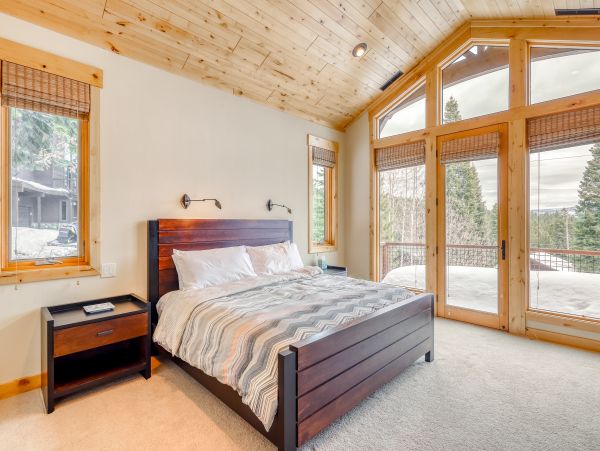 Lake Tahoe North Shore Home 978947