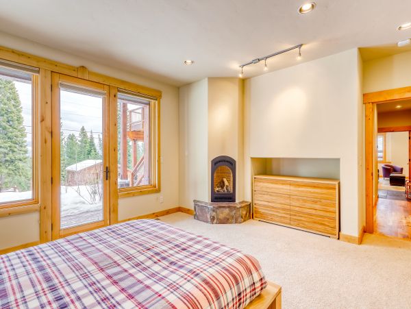 Lake Tahoe North Shore Home 978947