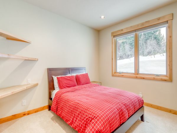 Lake Tahoe North Shore Home 978947