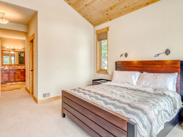 Lake Tahoe North Shore Home 978947