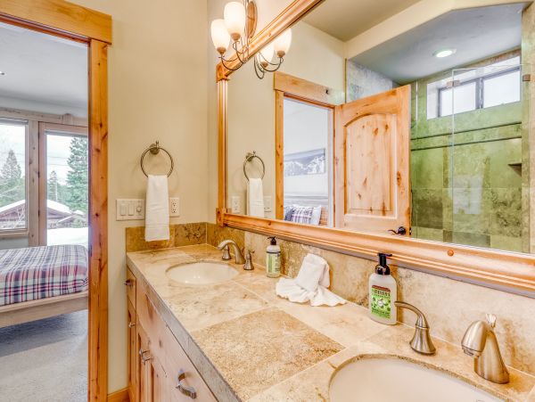 Lake Tahoe North Shore Home 978947
