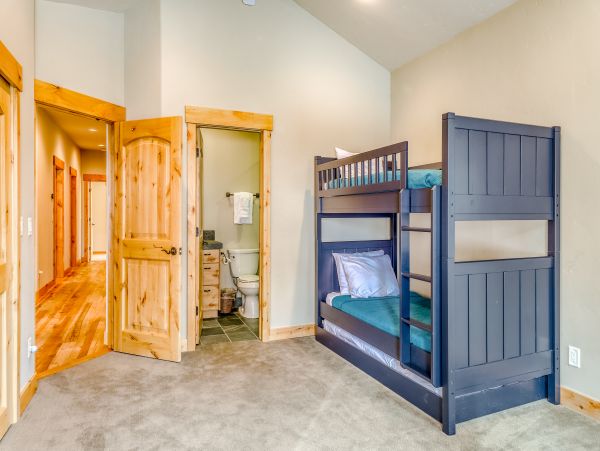 Lake Tahoe North Shore Home 978947