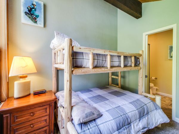 Lake Tahoe North Shore Home 978950