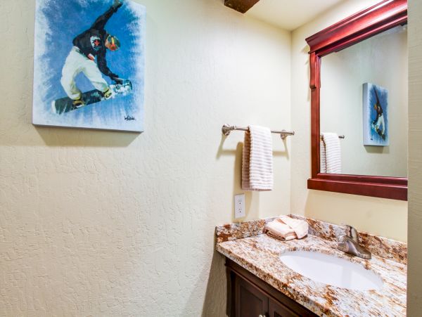 Lake Tahoe North Shore Home 978950