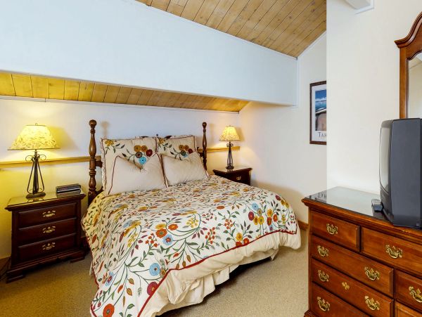 Lake Tahoe North Shore Home 978954