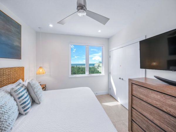 Siesta Key Vacation Home with Pool Short Walk To Beach