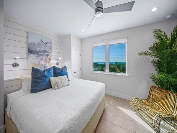 Siesta Key Vacation Home with Pool Short Walk To Beach