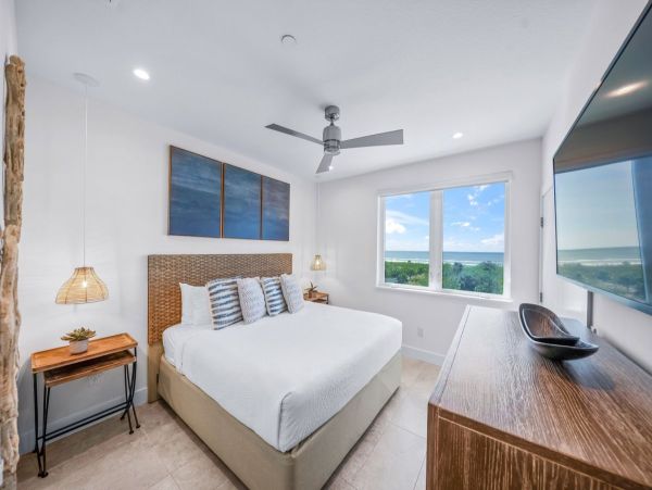 Siesta Key Vacation Home with Pool Short Walk To Beach
