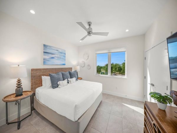 Siesta Key Vacation Home with Pool Short Walk To Beach