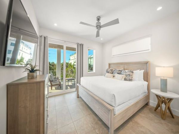 Siesta Key Vacation Home with Pool Short Walk To Beach