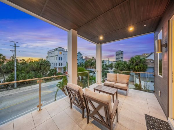 Siesta Key Vacation Home with Pool Short Walk To Beach