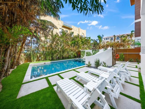 Siesta Key Vacation Home with Pool Short Walk To Beach