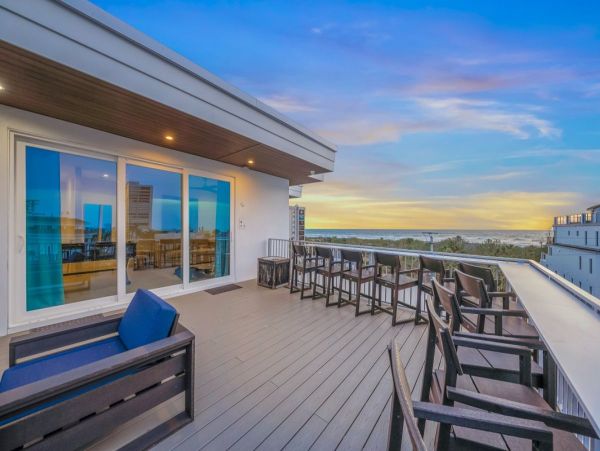 Siesta Key Vacation Home with Pool Short Walk To Beach