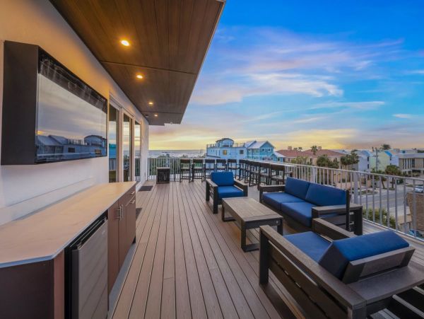 Siesta Key Vacation Home with Pool Short Walk To Beach