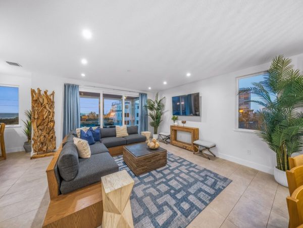 Siesta Key Vacation Home with Pool Short Walk To Beach