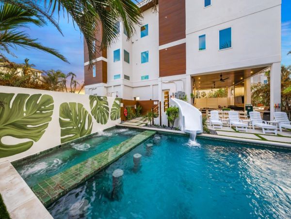 Siesta Key Vacation Home with Pool Short Walk To Beach