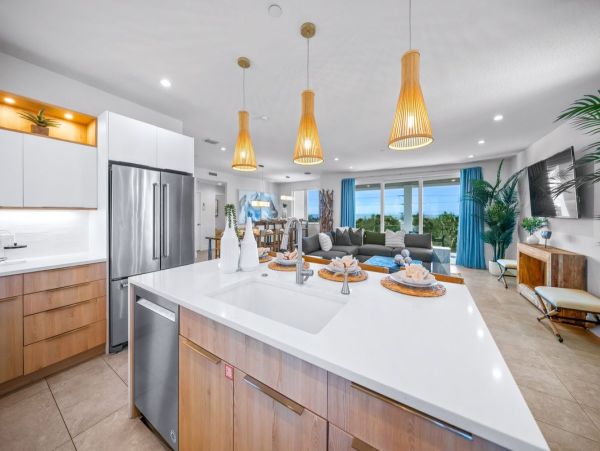 Siesta Key Vacation Home with Pool Short Walk To Beach