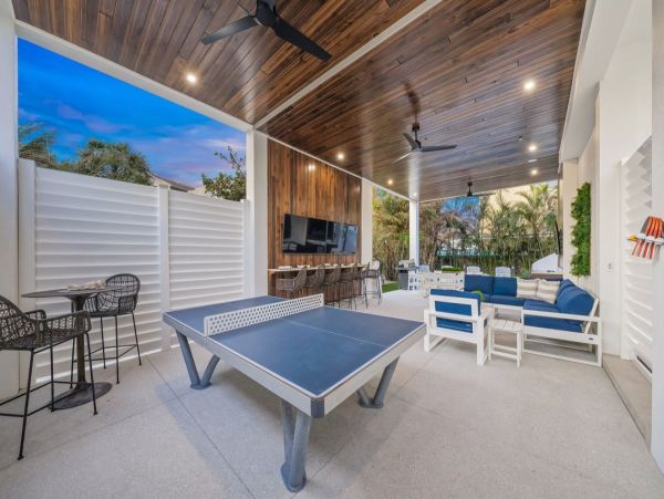 Siesta Key Vacation Home with Pool Short Walk To Beach
