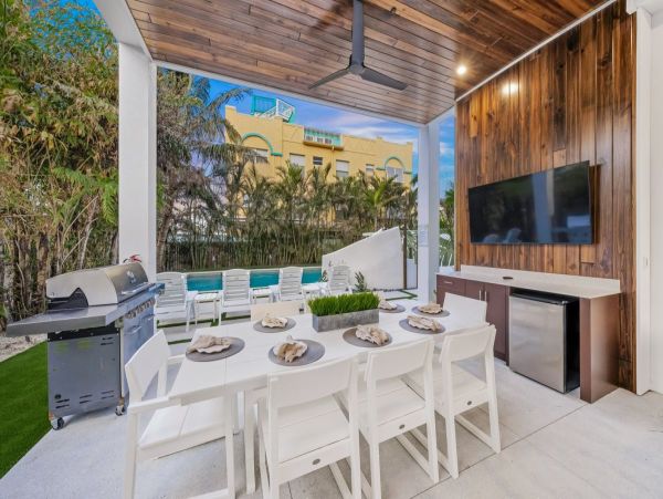 Siesta Key Vacation Home with Pool Short Walk To Beach