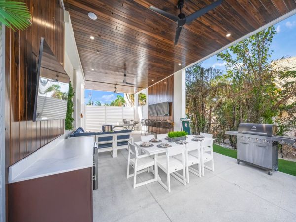 Siesta Key Vacation Home with Pool Short Walk To Beach