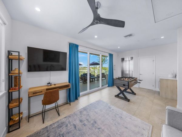 Siesta Key Vacation Home with Pool Short Walk To Beach