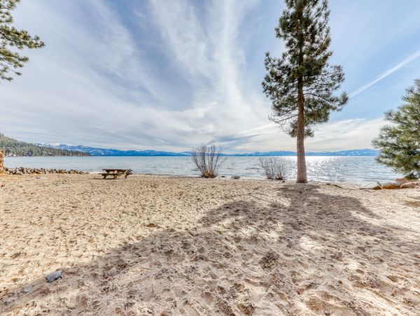 Lake Tahoe North Shore Home 978969