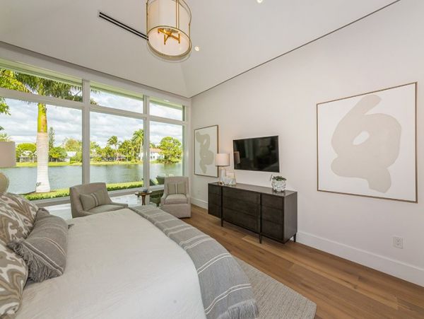Lakefront Four Bedroom Vacation Home in Naples