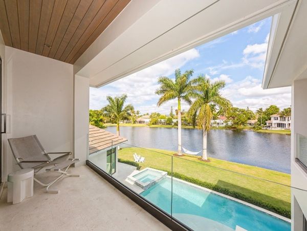 Lakefront Four Bedroom Vacation Home in Naples
