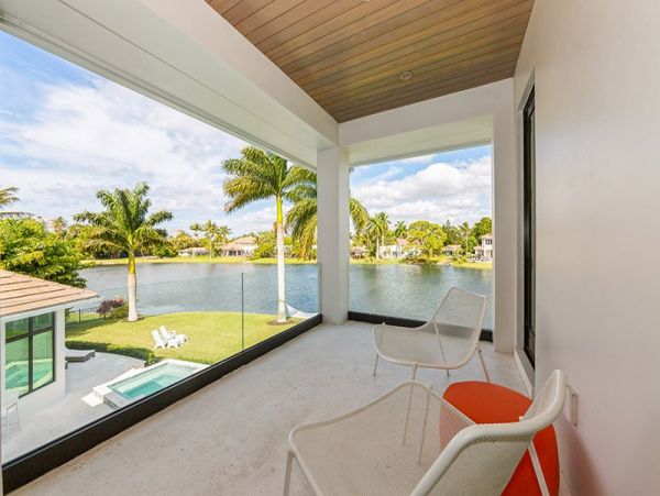 Lakefront Four Bedroom Vacation Home in Naples