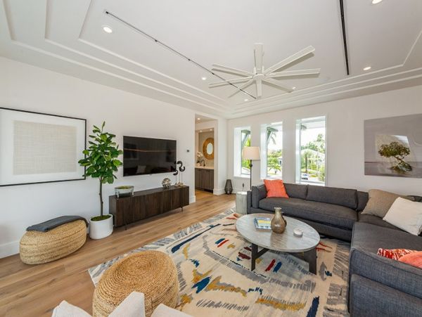Lakefront Four Bedroom Vacation Home in Naples