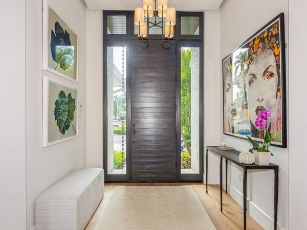 Lakefront Four Bedroom Vacation Home in Naples