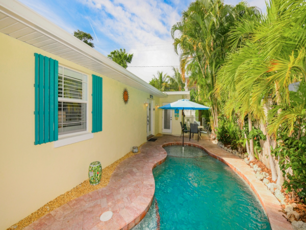 Holmes Beach Vacation Home with Pool 4 houses to beach