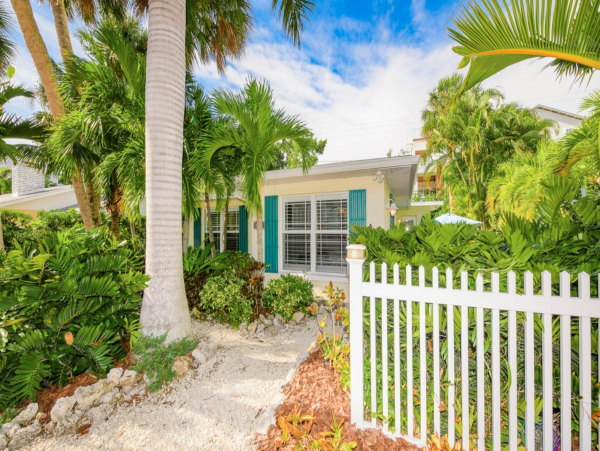 Holmes Beach Vacation Home with Pool 4 houses to beach