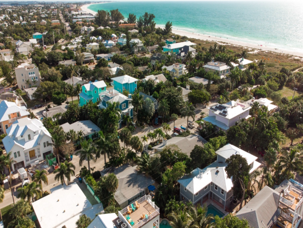 Holmes Beach Vacation Home with Pool 4 houses to beach