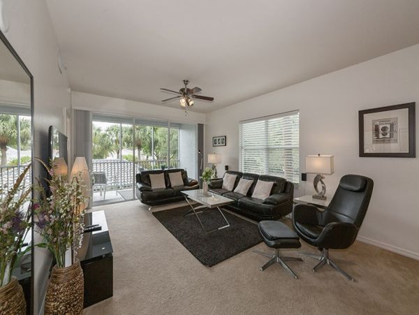 Three Bedroom Vacation Condo with Communal Pool in Naples