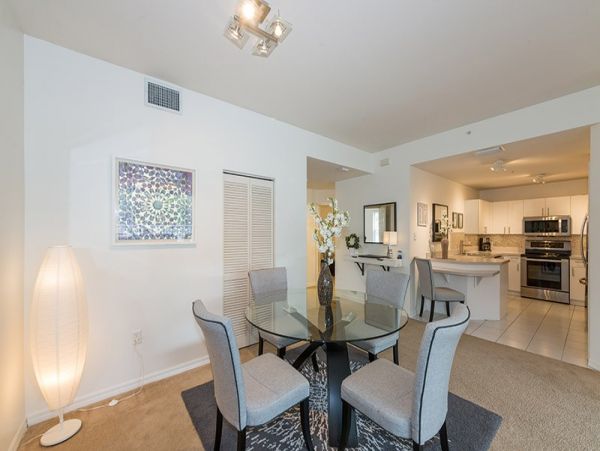 Three Bedroom Vacation Condo with Communal Pool in Naples