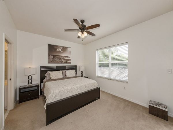 Three Bedroom Vacation Condo with Communal Pool in Naples