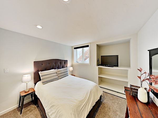 Five Bedroom Avon Vacation Condo With Mountain Views