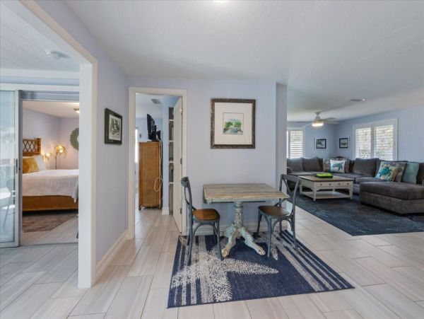 Three Bedroom Holmes Beach Vacation Home Walk to Beach
