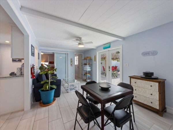 Three Bedroom Holmes Beach Vacation Home Walk to Beach