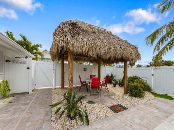 Three Bedroom Holmes Beach Vacation Home Walk to Beach