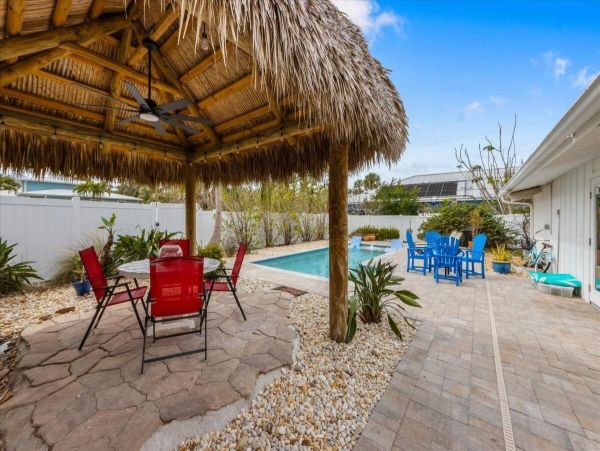Three Bedroom Holmes Beach Vacation Home Walk to Beach