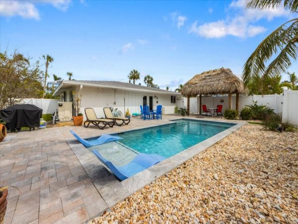 Three Bedroom Holmes Beach Vacation Home Walk to Beach