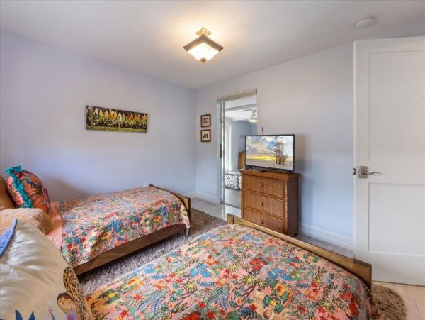 Three Bedroom Holmes Beach Vacation Home Walk to Beach