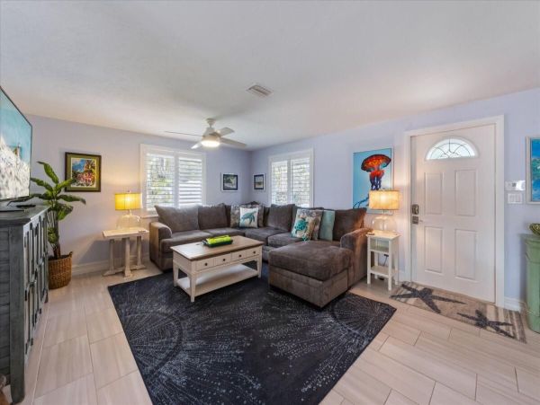 Three Bedroom Holmes Beach Vacation Home Walk to Beach