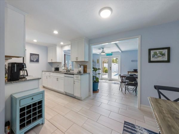 Three Bedroom Holmes Beach Vacation Home Walk to Beach