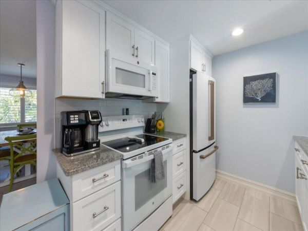 Three Bedroom Holmes Beach Vacation Home Walk to Beach