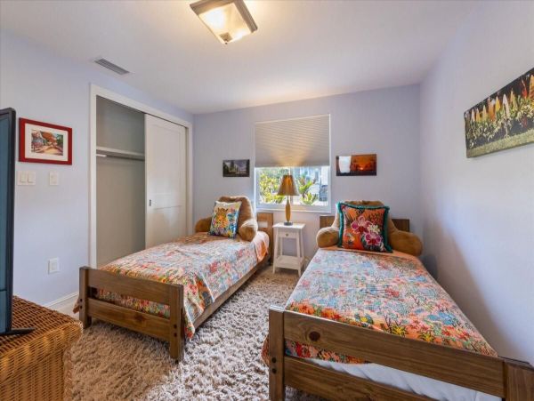 Three Bedroom Holmes Beach Vacation Home Walk to Beach
