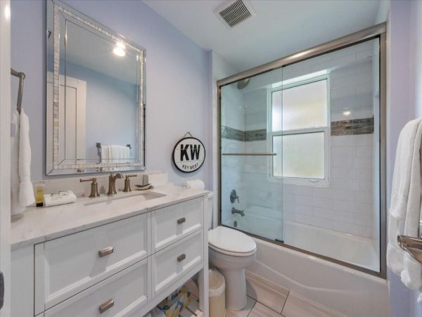 Three Bedroom Holmes Beach Vacation Home Walk to Beach