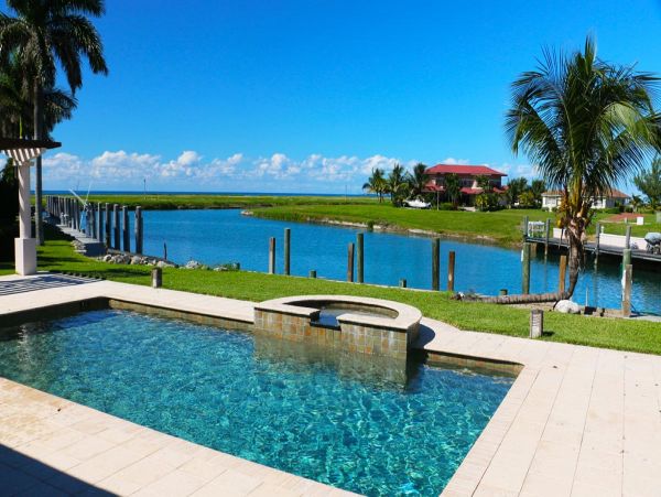 Bahamas Home 979296